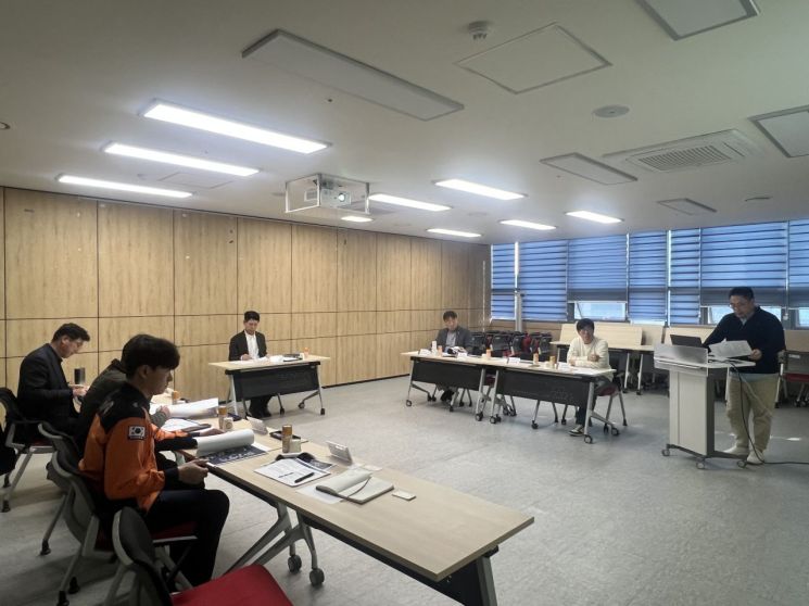 화재예방 대책 수립연구 중간보고회에서 연구 결과를 발표하고 있다. 화성시 제공