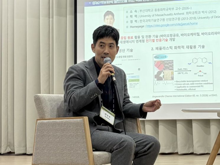 제정호 부산대 교수가 기자들의 질문에 답변하고 있다. 한국과학기자협회 제공
