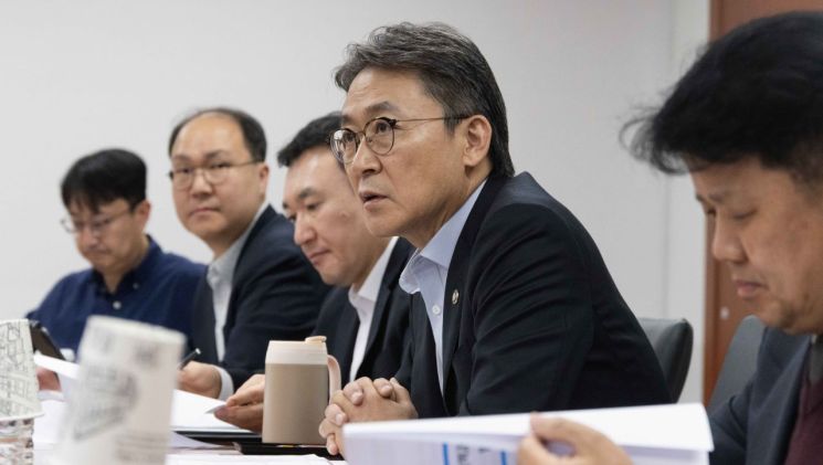 권대영 재정경제부 1 차관이 30일 서울 종로구 정부서울청사에서 열린 '주요 국책과제 이행점검반 TF'를 주재, 모두발언을 하고 있다. 재경부
