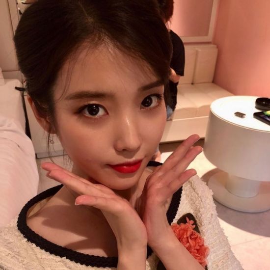 장만월 역의 아이유.