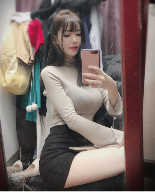 ㅇㅎ) 요즘 들어 더 핫한 E컵 레이싱모델