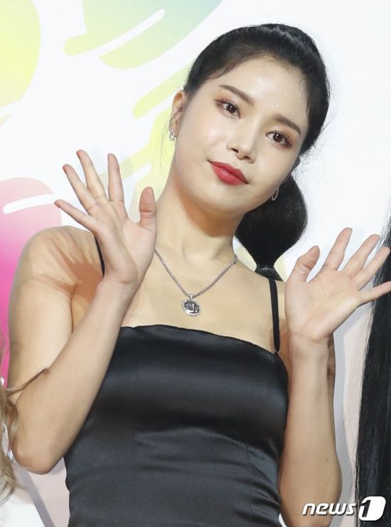 초밀착 드레스 아찔한 발걸음 '마마무 솔라'