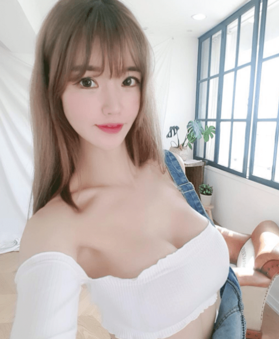 ㅇㅎ) 요즘 들어 더 핫한 E컵 레이싱모델