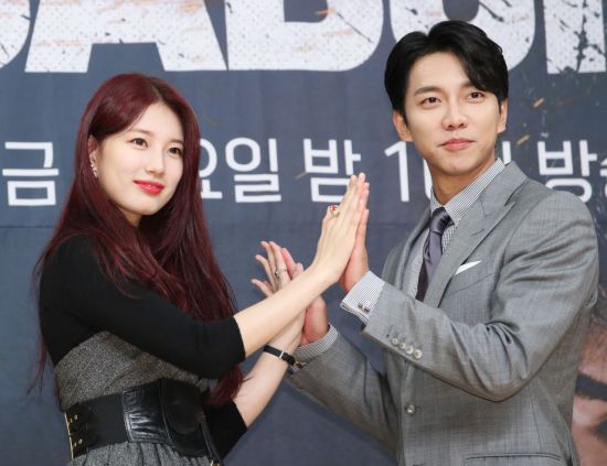 '뭔가 어색?' 이승기와 드라마찍는 수지 최근 모습