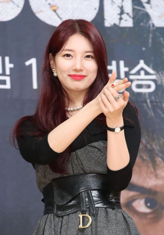 '뭔가 어색?' 이승기와 드라마찍는 수지 최근 모습