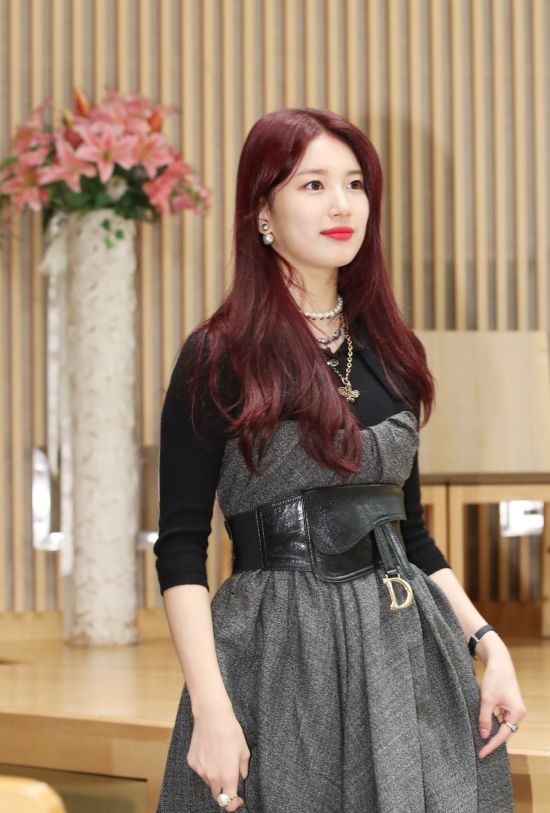 '뭔가 어색?' 이승기와 드라마찍는 수지 최근 모습