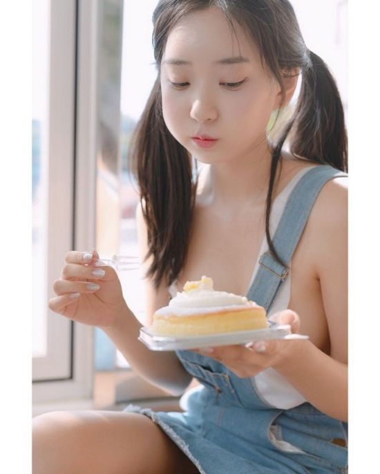 약후) 디저트 먹방도 아찔한 모델