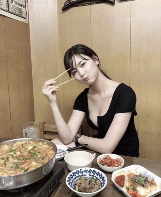 한국식품에 빠진 일본모델누나