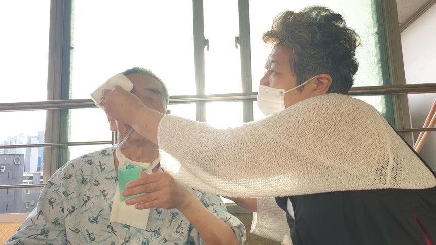 "나의 천직" '졸혼' 후에도 남편 곁 지키며 병간호…이외수 아내 전영자씨 별세