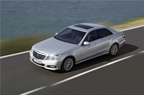 The new E 200 CGI BlueEFFICIENCY AVANTGARDE