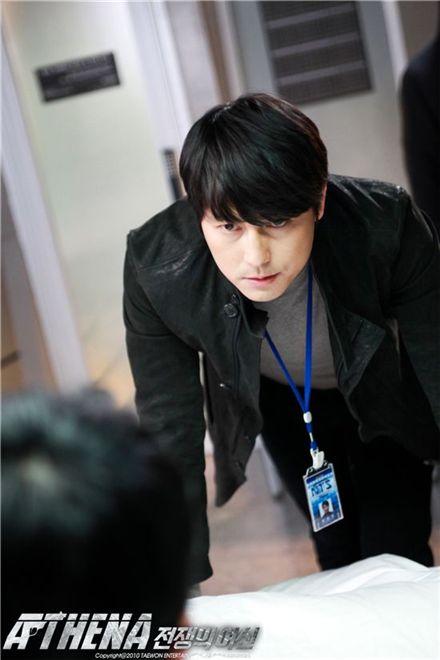 Korean actor Jung Woo-sung from a scene of action series "Athena" [SBS]