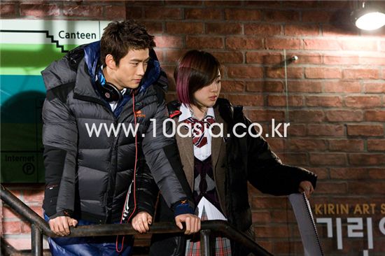 Taecyeon and Ham Eunjung [Chae Ki-won/10Asia]