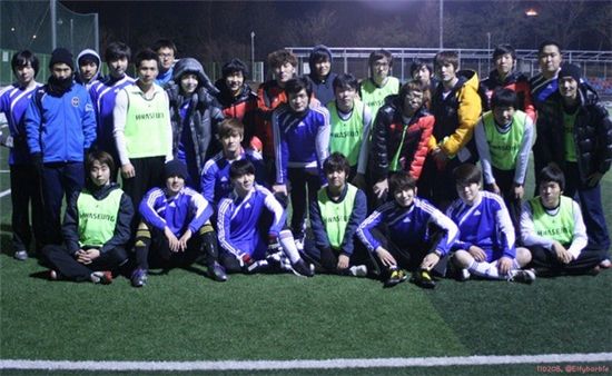 Celebrity soccer team MEN [ZUNO's official Twitter website]
