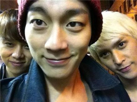 BEAST member Jun-hyung (left), Du-jun (middle) and Dong-woon (right) [Du-jun's official Twitter website]