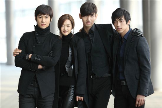 TVXQ member U-Know Yunho, actress Ara, TVXQ's Max Changmin and actor Choi Jong-yoon [SM Entertainment]