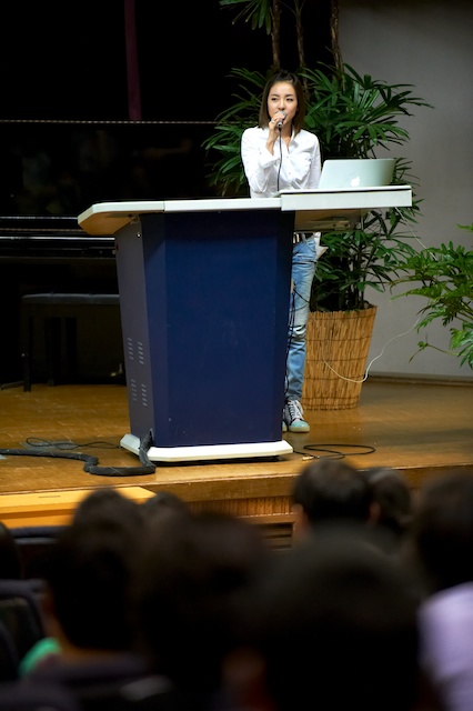 Sandara Park gives a lecture at Yonsei University in Seoul, South Korea on May 16, 2011. [YG Entertainment] 