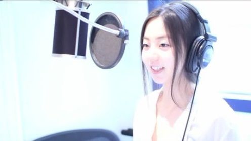 Wonder Girls' member Sohee in the recording studio. [Taecyeon's official me2day account]