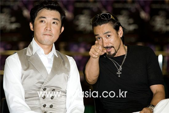 Ahn Jae-wook (left) and Shin Sung-woo [Lee Jin-hyuk/10Asia]