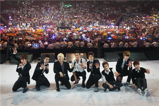 Super Junior-M meets with fans at the Beijing Wukesong Culture and Sports Center in Beijing, China on August 16, 2011. [SM Entertainment]