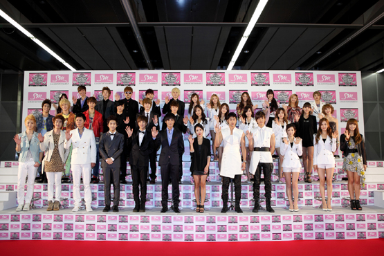 Artists of SM Entertainment pose during a photocall of a press conference in Tokyo, Japan on September 4, 2011. [SM Entertainment]