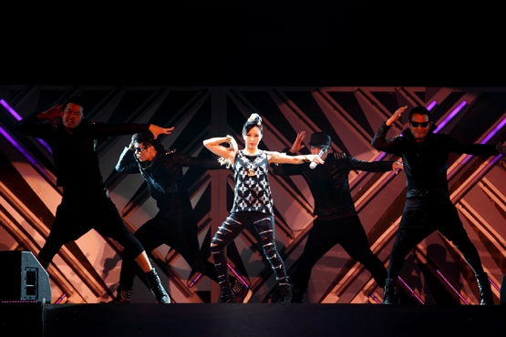 BoA performs at the SMTOWN concert held at the Tokyo Dome in Tokyo, Japan from September 2 to 4, 2011. [SM Entertainment]