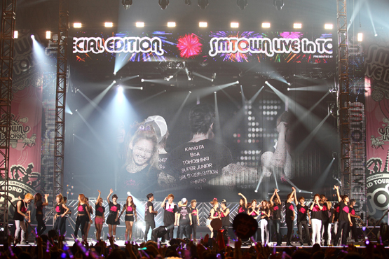 Artists of SM Entertainment perform in Tokyo, Japan on September 4, 2011. [SM Entertainment]