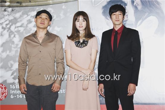 From left, director Song Il-gon, actress Han Hyo-joo and actor So Ji-sub take part in the press conference for the 16th Busan International Film Festival's opening film "Always" held in Busan, South Korea on October 6, 2011. [Chae Ki-won/10Asia]