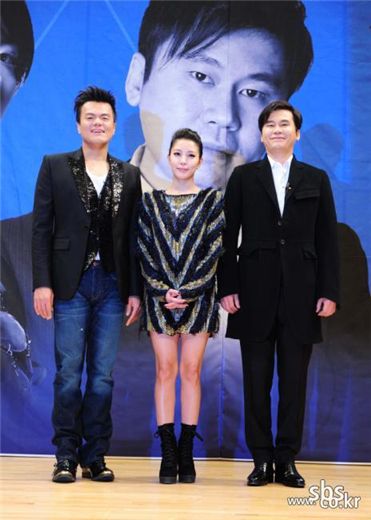 From left, JYP Entertainment founder and C.E.O Park Jin-young, female artist BoA, and YG Entertainment founder and C.E.O Yang Hyun-suk pose during a press conference for new talent search program "KPOP STAR" held in Seoul on November 24, 2011. [SBS]