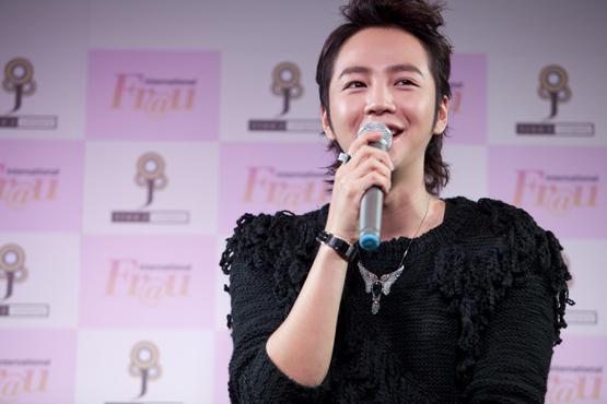 Jang Keun-suk speaks during the press conference for his "2011 THE CRI SHOW in Tokyo Dome - THE BEGINNING" at the Tokyo Dome in Japan on November 25, 2011. [Tree J. Company]