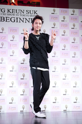 Jang Keun-suk poses during the press conference for his "2011 THE CRI SHOW in Tokyo Dome - THE BEGINNING" held at the Tokyo Dome in Japan on November 25, 2011. [Tree J. Company]