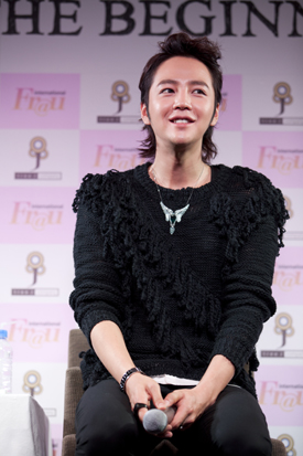 Jang Keun-suk poses during the press conference for his "2011 THE CRI SHOW in Tokyo Dome - THE BEGINNING" held at the Tokyo Dome in Japan on November 25, 2011. [Tree J. Company]