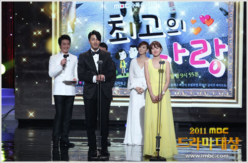 Actor Cha Seung-won and actress Kong Hyo-jin at the 2011 MBC Drama Awards [MBC]