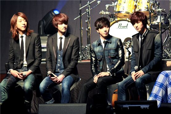 CNBLUE pose during their showcase for their 3rd mini-album "EAR FUN" held in Seoul, South Korea on March 26, 2012. [FNC Music]