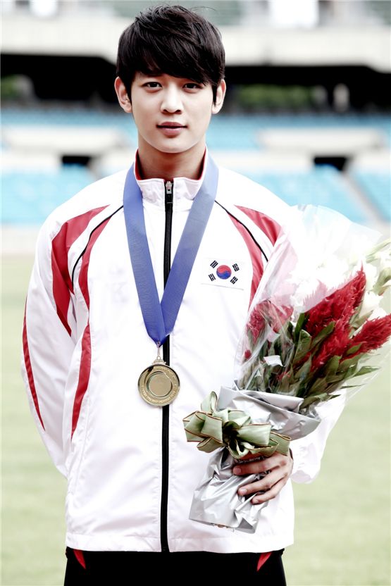 Still shot of singer and actor Minho wearing a gold medal around his neck during SBS' "For You in Full Blossoms" shooting held at the Jamsil Staduim in Seoul on June 28, 2012. [SM C&C] 