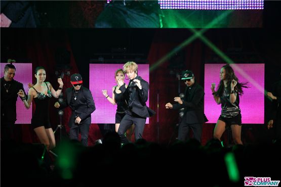 Singer Kim Hyung-jun of boy band SS501 dances in a black suit at the first stop of the singer's live Japan tour, "KIMHYUNGJUN 2012 2nd Story in Japan," held at the ZEPP TOKYO in Tokyo, Japan on August 3, 2012. [S-Plus Entertainment]