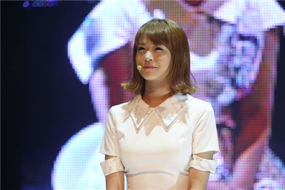 Skarf lead singer Sol poses for the local and international media outlets for their debut showcase held in Seoul, South Korea on August 14, 2012. [Lee Ki-won/10Asia]