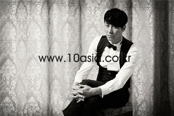 Cha Seung-won poses during an interview with 10Asia at the magazine's studio in southern Seoul, Korea in June, 2011. [Lee Jin-hyuk/10Asia]