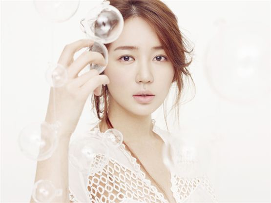 Yoon Eun-hye poses for her profile picture shot on July 16, 2012. [The House Company]