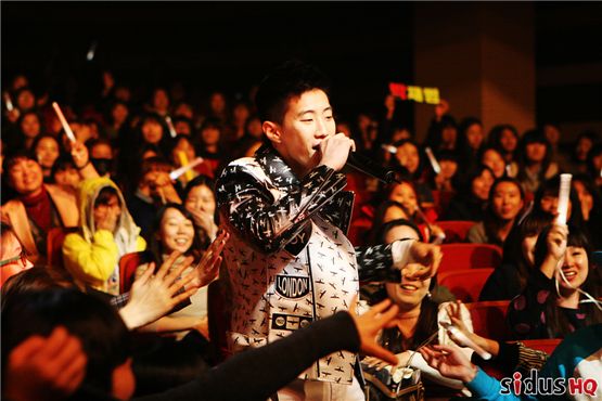 Jay Park excites his dedicated fans "Welcome to JP World," held at Seoul's Sangmyung Art Center in South Korea on November 4, 2012. [Sidus HQ]