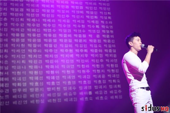 Jay Park performs at his fan meeting event titled "Welcome to JP World," held at Seoul's Sangmyung Art Center in South Korea on November 4, 2012. [Sidus HQ]