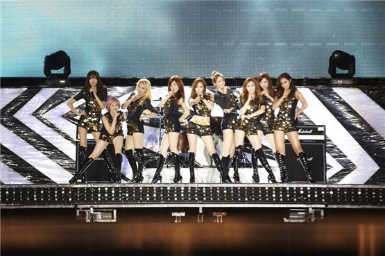 Girls' Generation members Sooyoung (left), Sunny (second to left), Hyoyeon (third to left), Tiffany (fourth to left), Taeyeon (center), Yoona (fourth to right), Jessica (third to right), Seohyun (second to right) and Yuri (right) perform during "SM TOWN LIVE WORLD TOUR III in BANGKOK" held in Bangkok, Thailand on November 25, 2012 in local time. [SM Entertainment]