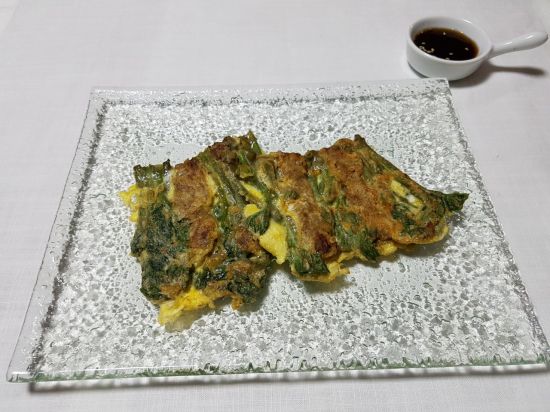 [한국의 맛] 봄철의 귀한 음식, 두릅으로 만든 '두릅적'