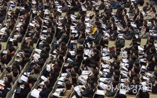 31일 서울 강남구 진선여고 회당기념관에서 열린 '영재학교, 과학고, 자사고, 외고, 국제고, 일반고 진학을 위한 고교 및 대입특별설명회'에 많은 학부모들이  참석해 성황을 이루고 있다./윤동주 기자 doso7@