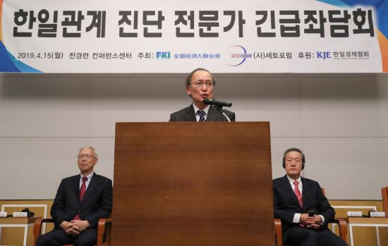 "韓-日 관계 악화되면 피해는 韓 더 커…1965년 청구권협정 인정해야"