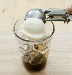 「오늘의 레시피」 아이스크림을 넣은 커피 플로트