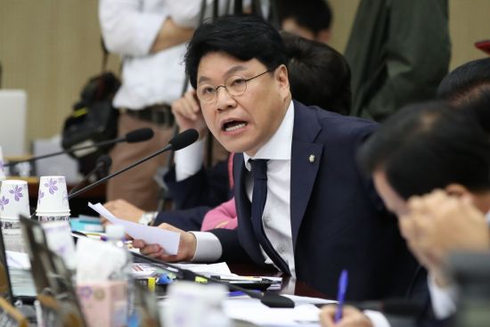 "한나라당 이 개XX들…檢 상판대기 날려" 황희석 막말 논란