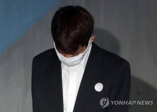 "유리 팬들에게 미안하다" '유리 오빠' 권 씨 10년·정준영 7년·최종훈 5년 구형