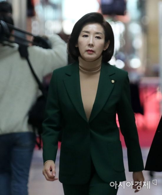 “뜨거워 … 서울 시장을 ‘아내의 취향’으로 만들려고하는 건가?”