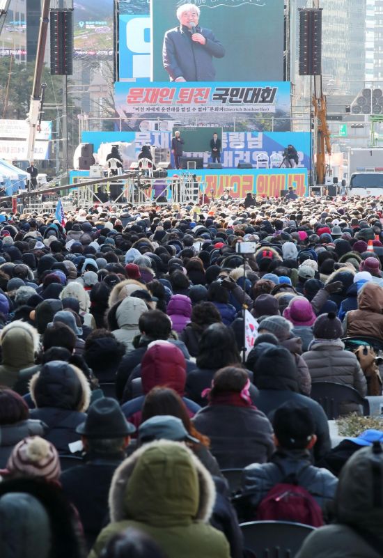 '숨은 집회 방문자' 1만576명...기지국 정보로 찾아냈다 