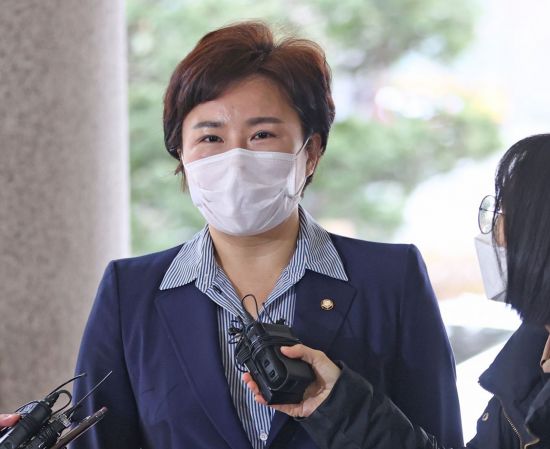 Rep. Cho Su-jin, who violated the Public Official Election Act, confirmed a fine of 800,000 won